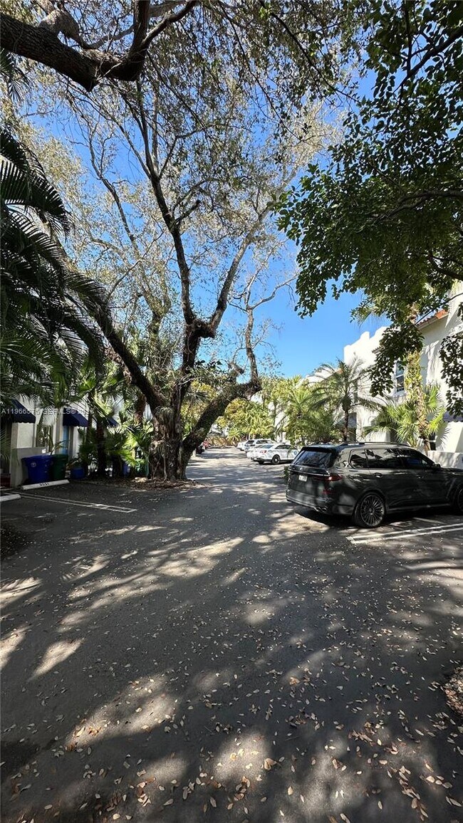 Building Photo - 3063 Center St