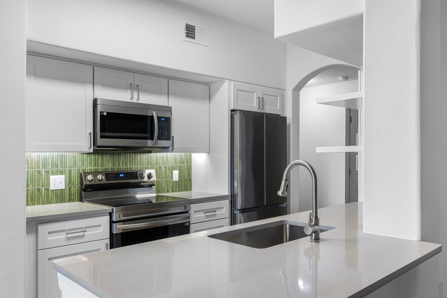 Building Photo - Cortland Lakecrest