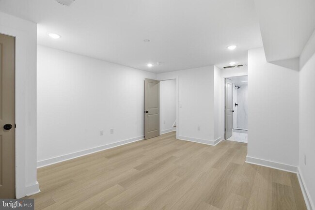 Building Photo - 3931 Fairmount Ave