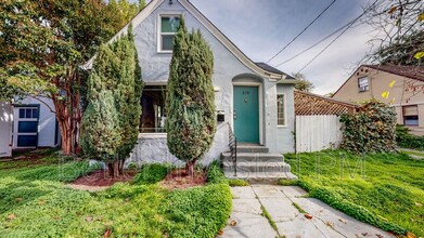 Building Photo - 210 Brown St