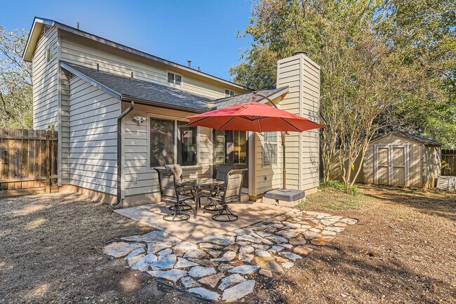 Building Photo - 4910 Pelham Dr