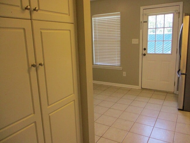 Building Photo - Townhome in Evans