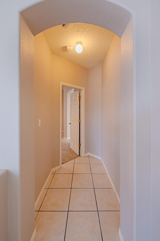 Building Photo - 1124 Calle Corvo NE