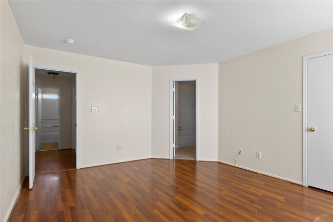 Building Photo - 5815 Clerkenwell Dr