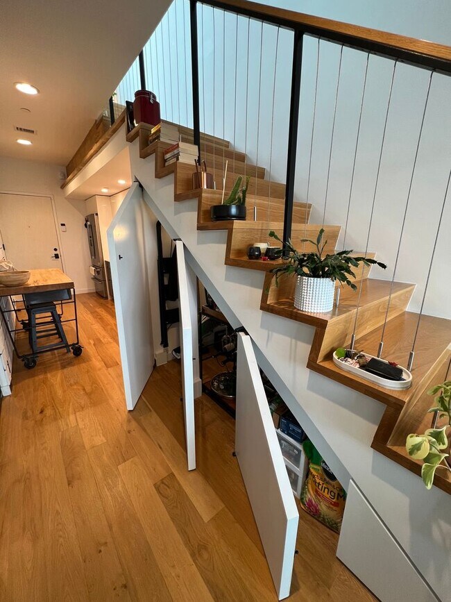 Building Photo - Trendy 1 Bedroom + den in Truxton Circle| Water included!