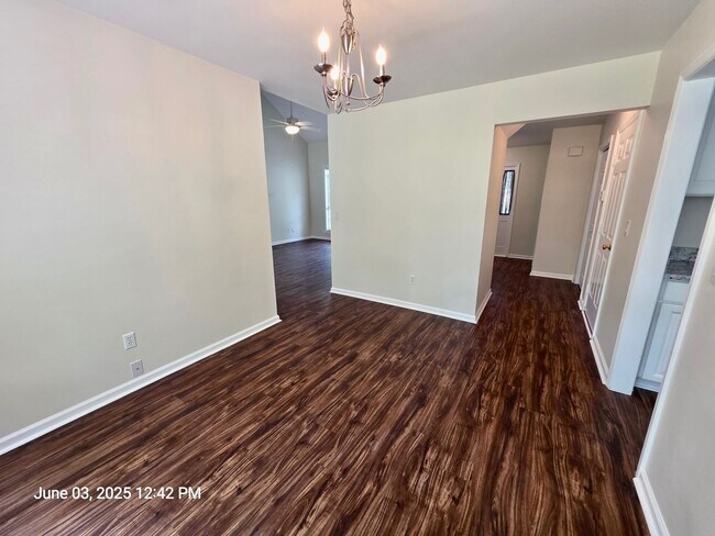 Building Photo - Thoughtfully updated 3 bedroom in Summervi...