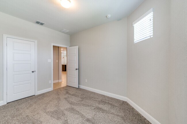 Building Photo - Waterford Park 3 Bed Single Story Home