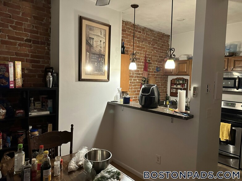 Building Photo - 23 Cortes St