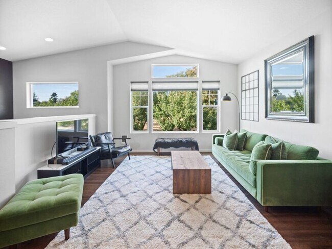 Building Photo - Desirable Kendall Yards Townhouse – Modern Living Near Downtown Spokane (Furnished)