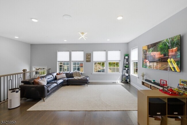 Building Photo - 12 Marigold Ct