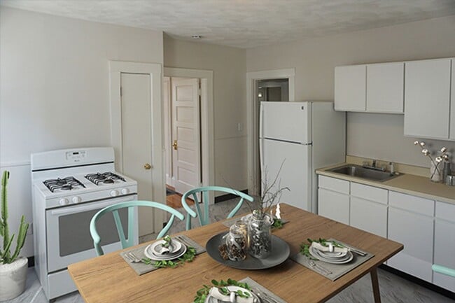 Building Photo - 2 bed1bath unit in Waltham is available in 9/1
