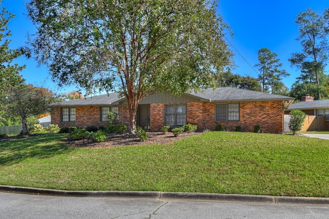 Building Photo - 3137 Edinburgh Dr