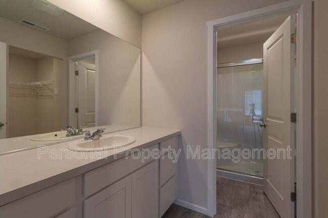 Building Photo - 11507 NE 126th Ave