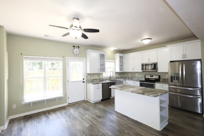 Building Photo - 801 Sweet Tessa Dr