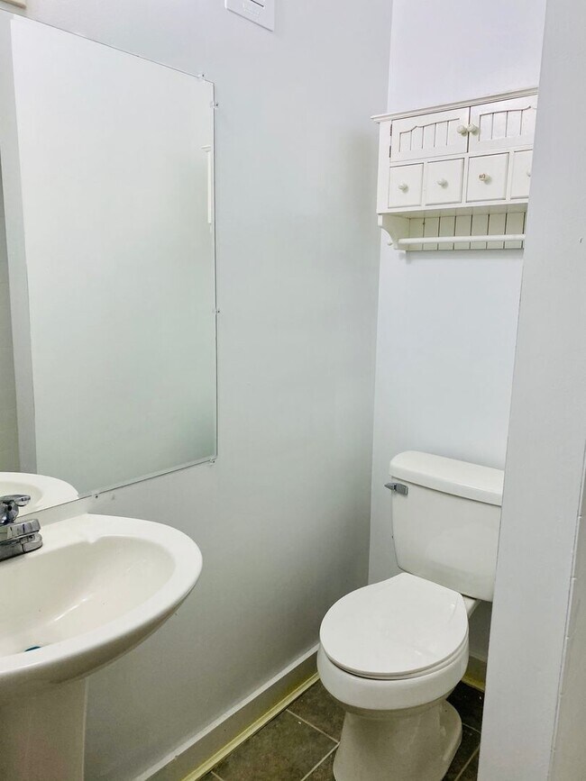 Building Photo - 119 N Robinson St