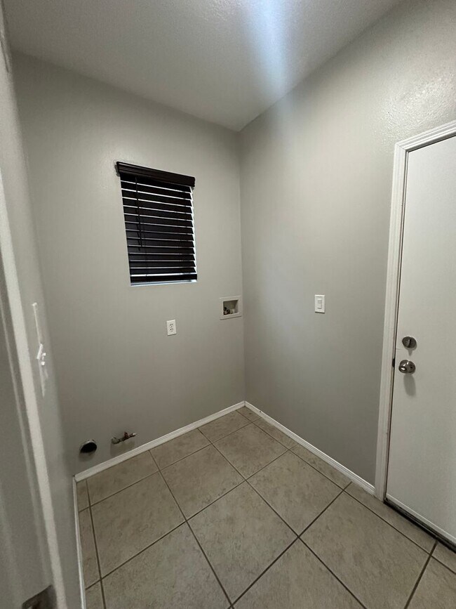 Building Photo - Nice Home For Rent