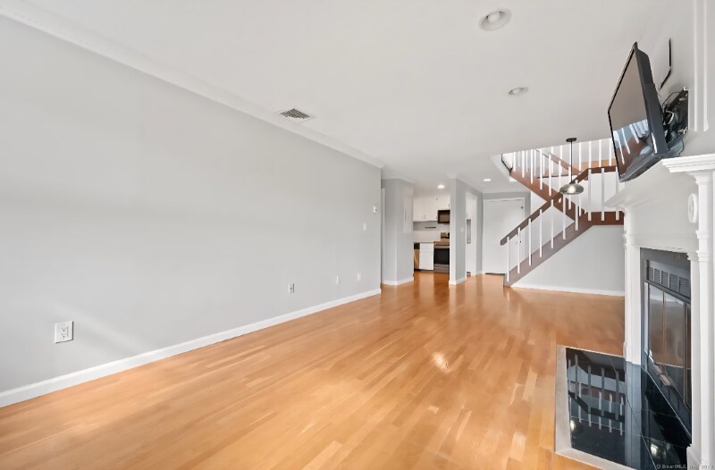 Building Photo - 140 Kane St