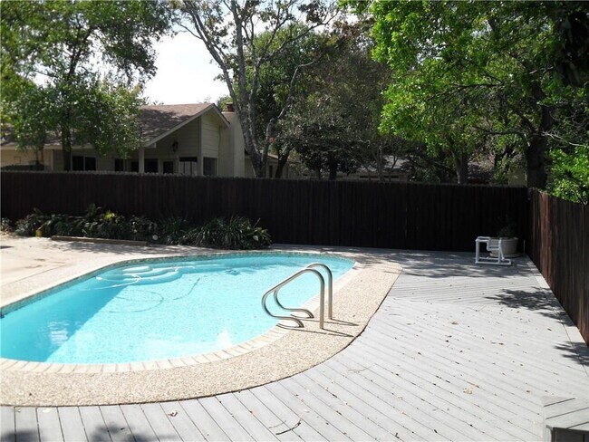 Building Photo - 4804 Greystone Dr