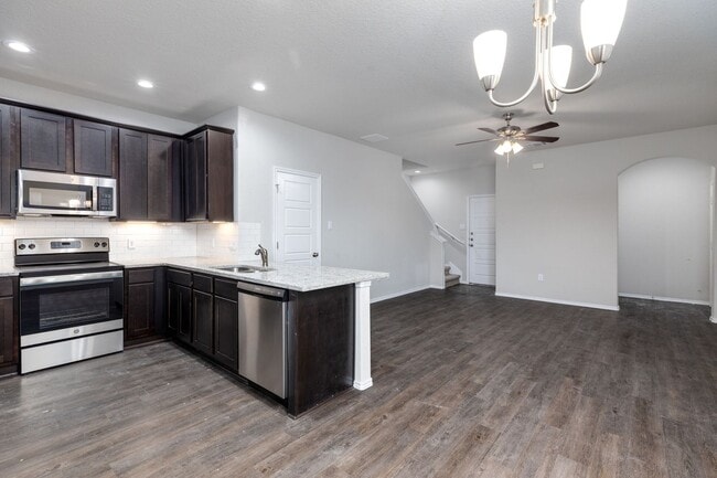 Building Photo - 3 Bedroom, 2.5 Bathroom Duplex in New Brau...