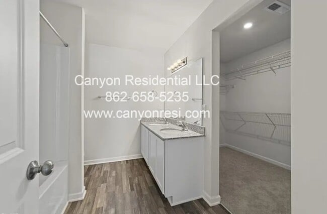 Building Photo - 213 Pleasant Willow Pl