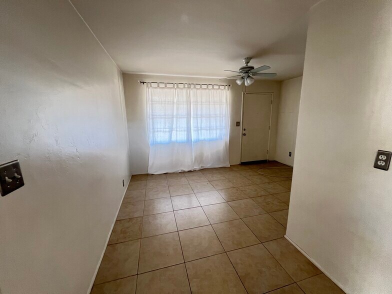 Building Photo - 524 W Fairway Dr
