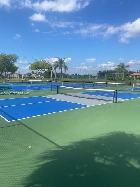 Building Photo - 18071 Clear Brook Cir