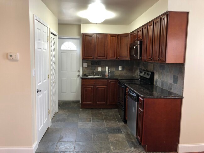 Primary Photo - 1800 S 8th St