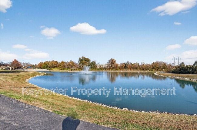 Building Photo - 1111 Ridgeway Dr