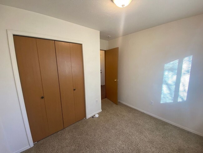 Building Photo - Don’t Miss This Spacious 4-Bedroom Northside Condo