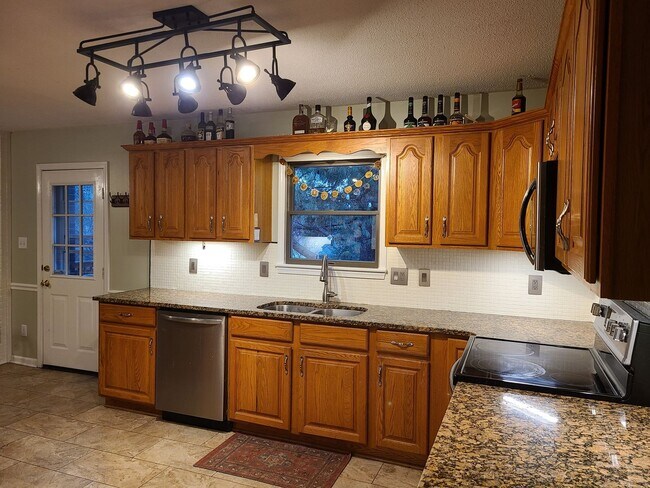 Building Photo - Ring in 2026 with THIS Great Rental!