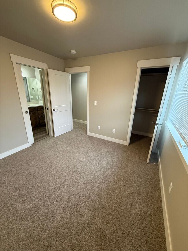 Building Photo - ree20124