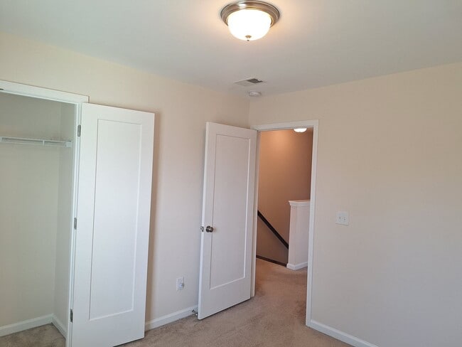 Building Photo - Superb Home Located in the Catawba Hills Neighborhood!