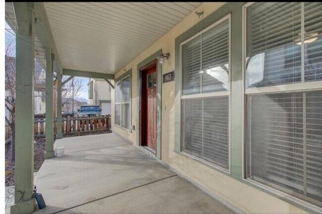 Building Photo - 863 Cecina Ct
