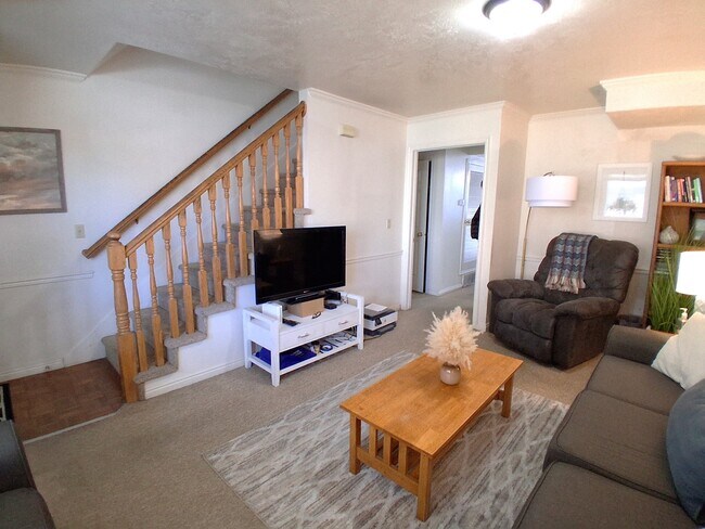 Building Photo - 565 N 300 E