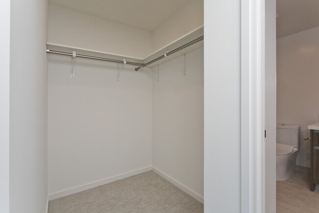 Building Photo - 1515 Liona St