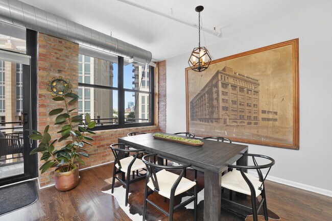 Building Photo - 520 W Huron St