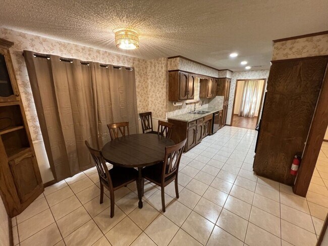 Building Photo - Spacious 4BR Brick Home with Office, Fireplace & Fenced Yard in Parkwood Terrace