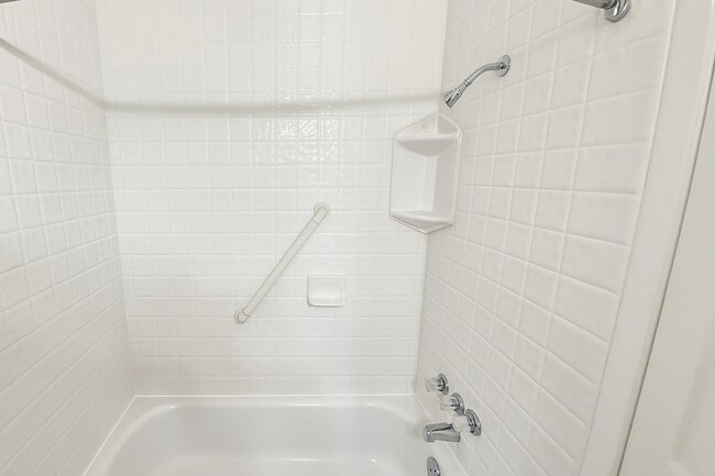 Building Photo - 822 Bandera Ln