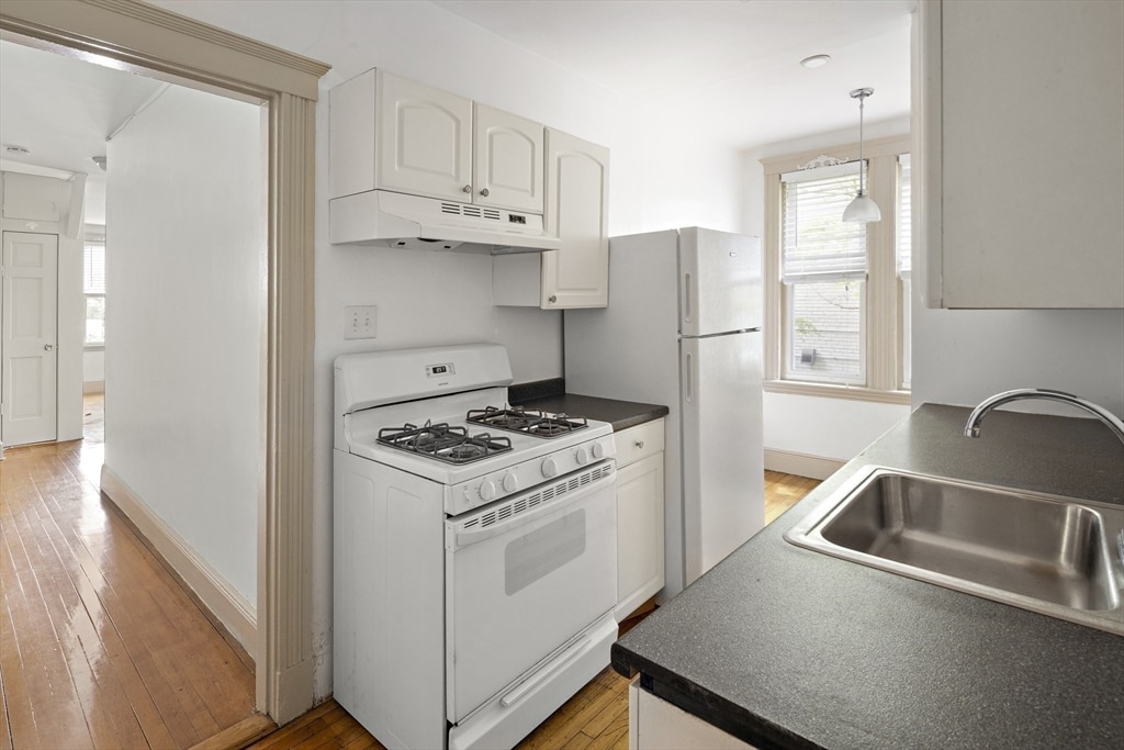 Kitchen. - 24 Sidlaw Rd