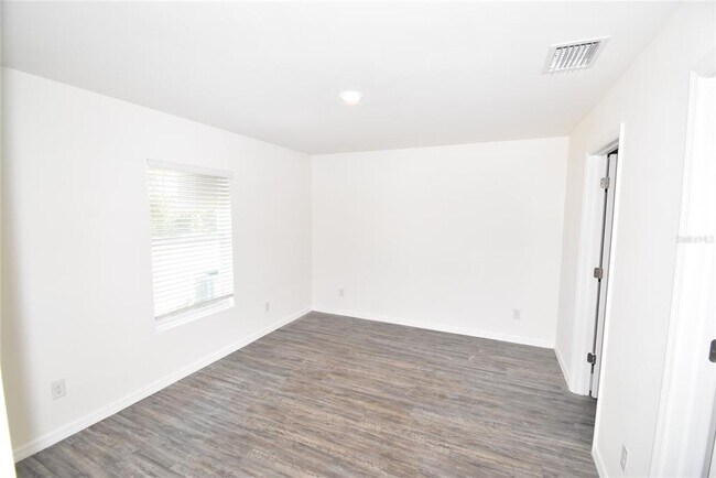 Building Photo - 1185 Highlands Rd