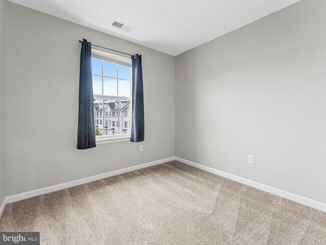 Building Photo - 161 Star Dr
