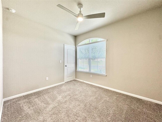 Building Photo - 1701 Logan Dr