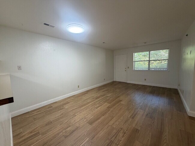 Building Photo - 428 Kays Ln