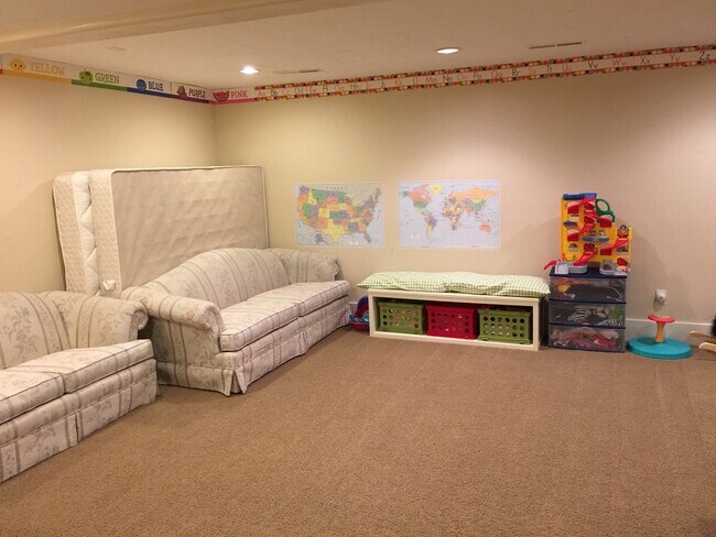 Building Photo - Large Family Lehi Home available now!