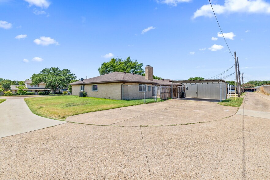 Building Photo - 1910 N Floyd Rd