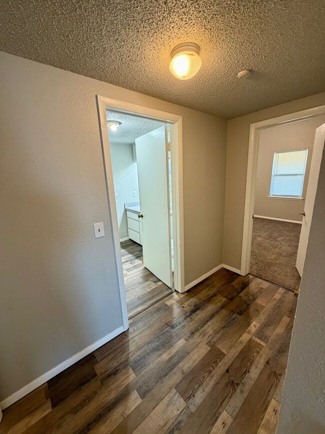 Building Photo - remodeled 3 bed 1 bath house