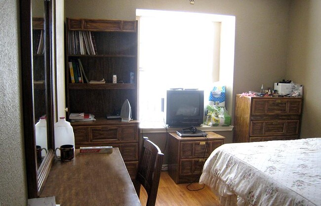 Building Photo - 2406 High Hollow Dr