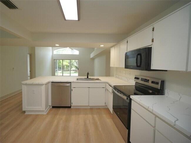 Building Photo - 1714 Staysail Dr