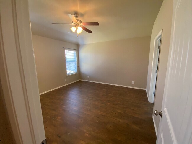 Building Photo - 15201 E 109th St N