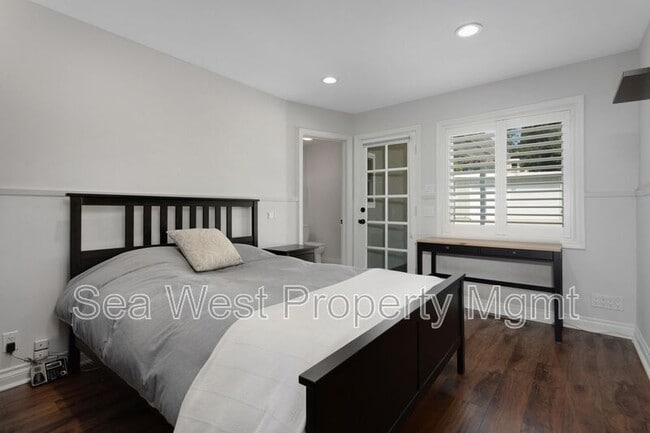 Building Photo - 3267 Bernardo Ln